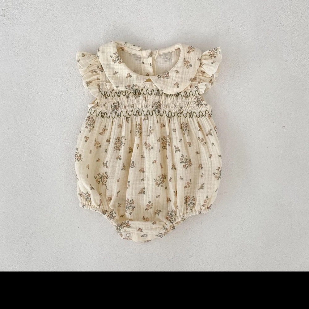 New Boutique Ruffle Floral Romper Smocked Boho Vintage Style - Picture 4 of 11